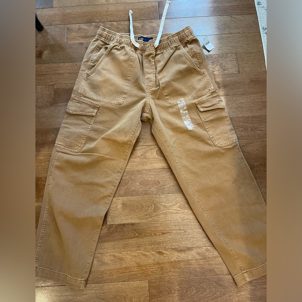 Gap pull on khaki pants. Women’s size small.